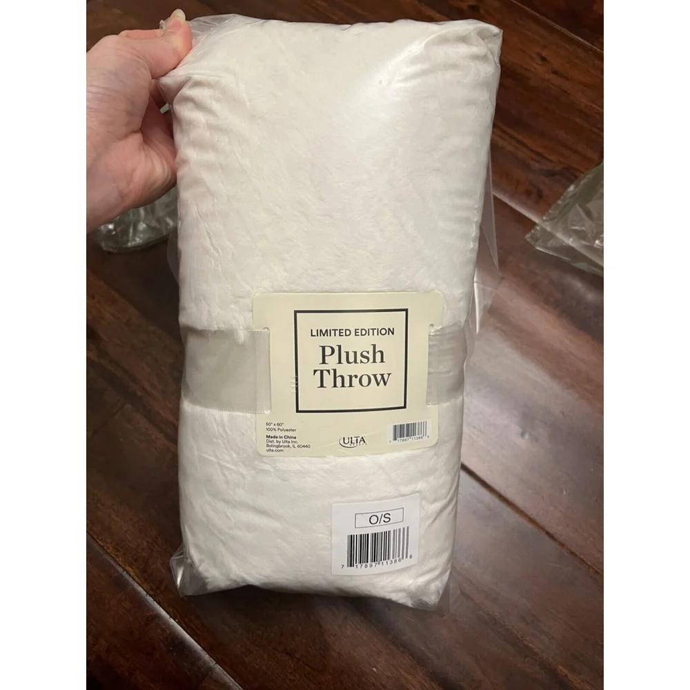 NEW Ulta Beauty Limited Edition Plush Throw Blanket White/Ivory 50” x 60”